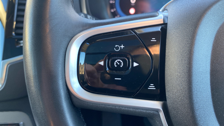 Volvo XC90 2.0 B5D [235] Plus Dark 5dr AWD Geartronic Diesel Estate